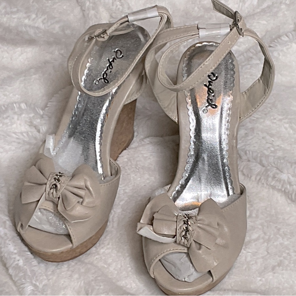 Qupid brand wedges